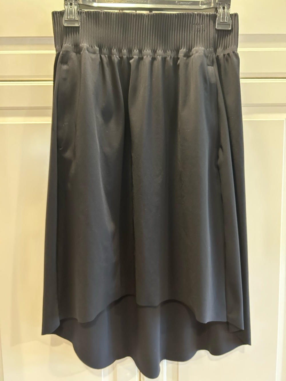 ATHLETA COSMIC SKIRT High/Low
Black Elastic-Waist Midi Skirt